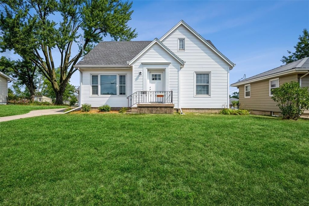 90 Wilson Ave SW, Cedar Rapids, IA 52404 - photo 1