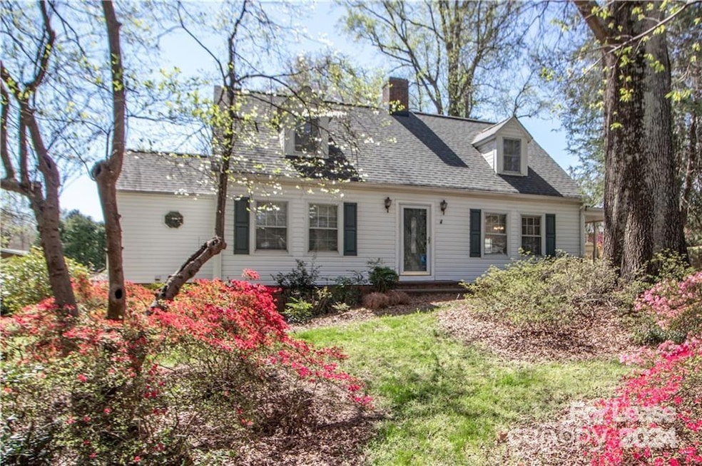 1202 E Broad St, Statesville, NC 28677 - photo 1