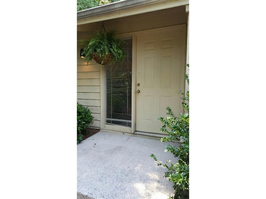 Front entry to this 4BR/3BA split level home. Nice
