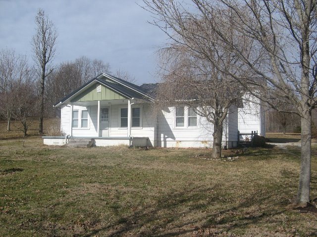 209 E Netherland Rd, Cookeville, TN 38506 - photo 1
