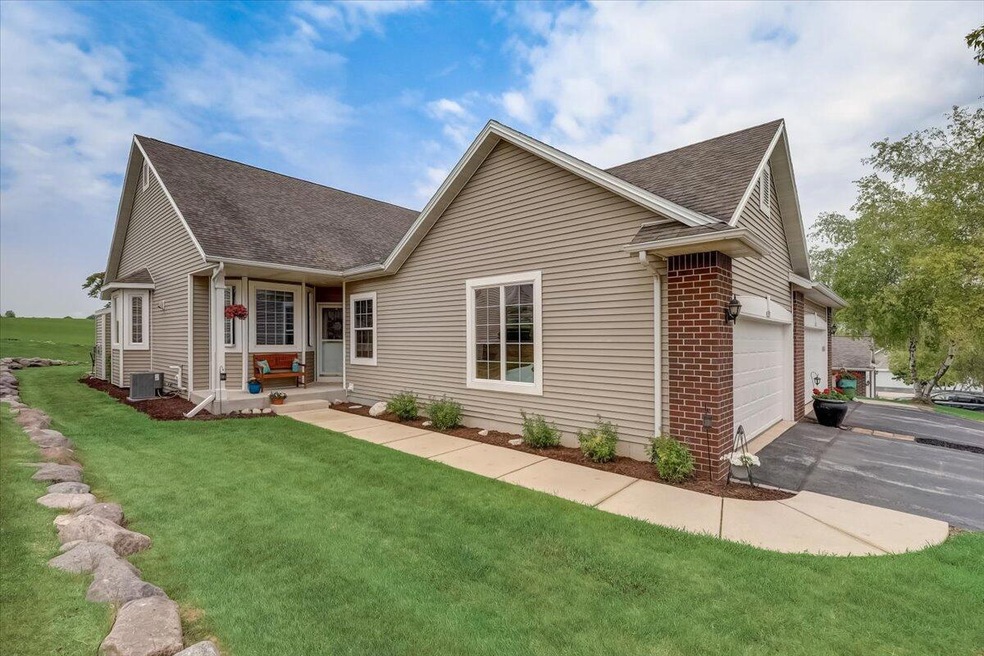 03-Niagara Ln-003
