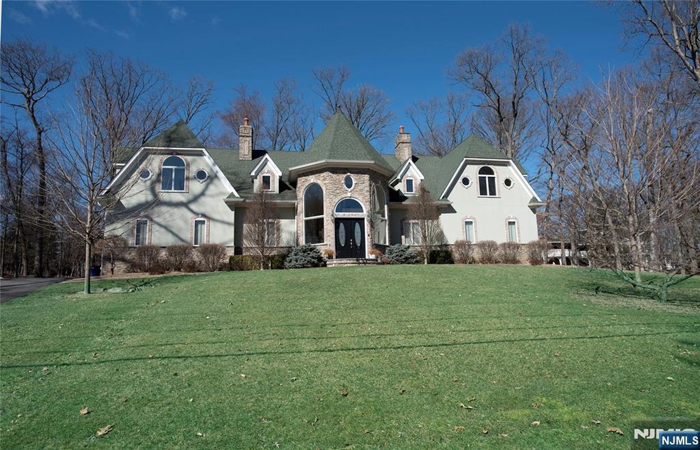 673 Glendale Rd unit Upstairs Apa, Franklin Lakes, NJ 07417 - photo 1