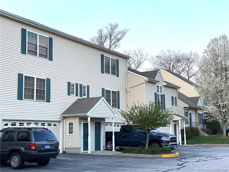 111 Briar Ln unit 111, Norwich, CT 06360 - photo 1