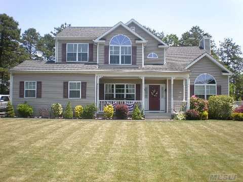 9 Jordan Dr, Medford, NY 11763 - photo 1
