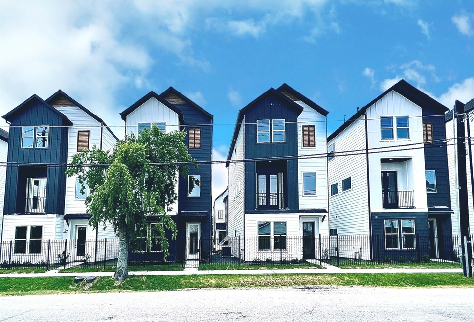 4543 Old Yale St, Houston, TX 77018 - photo 1