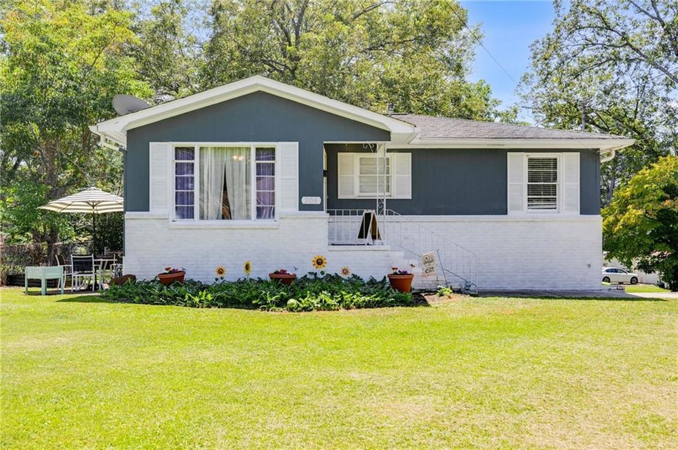 View of front of property featuring a front lawn