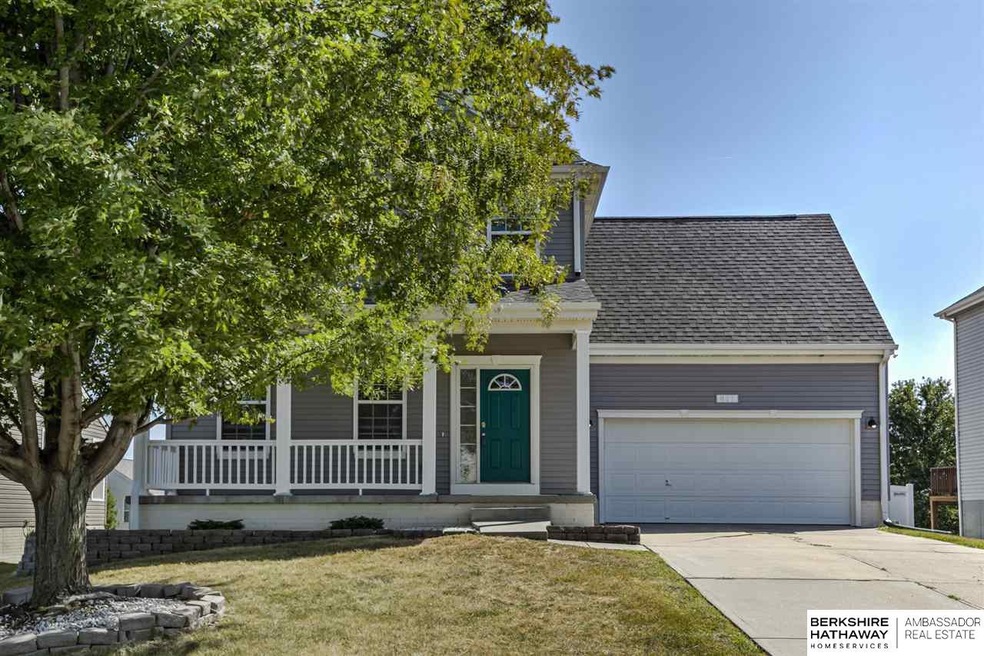811 Stony Point Dr, Papillion, NE 68046 - photo 1