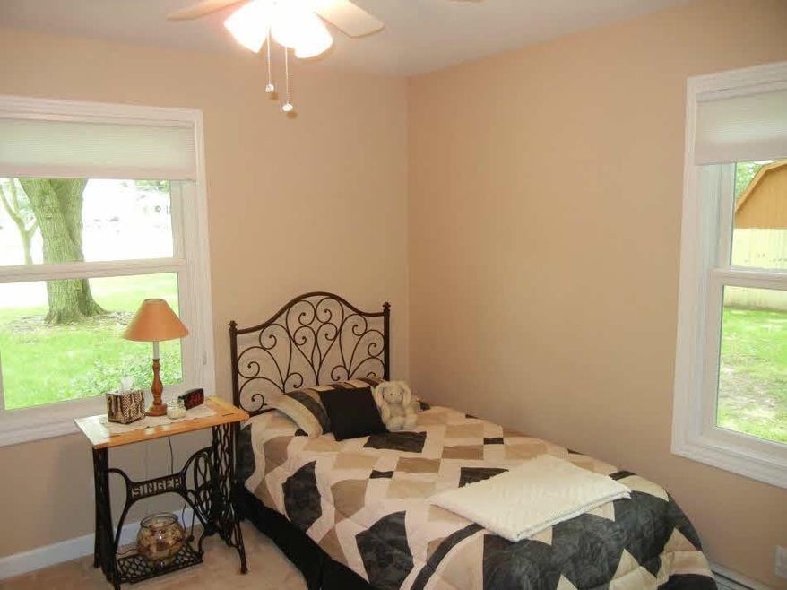 1191 E Phillips Ct, Midland, MI 48640 - photo 1