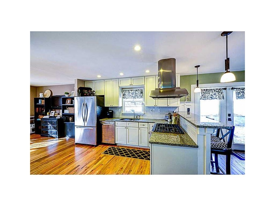 Kitchen. fully-renovated kitchen with custom cabin