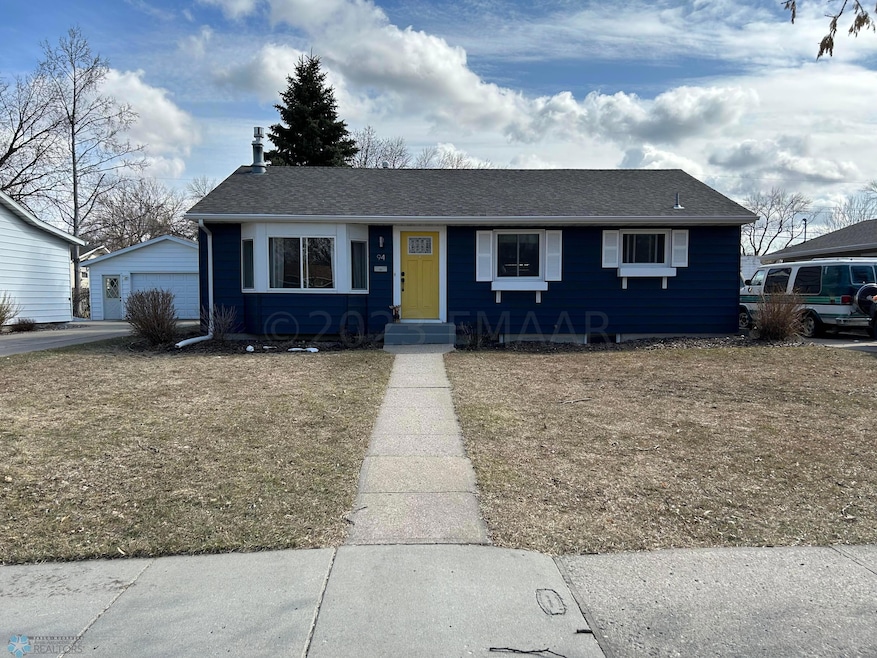 94 27th Ave N, Fargo, ND 58102 - photo 1