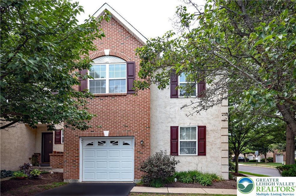 107 Riverside Dr