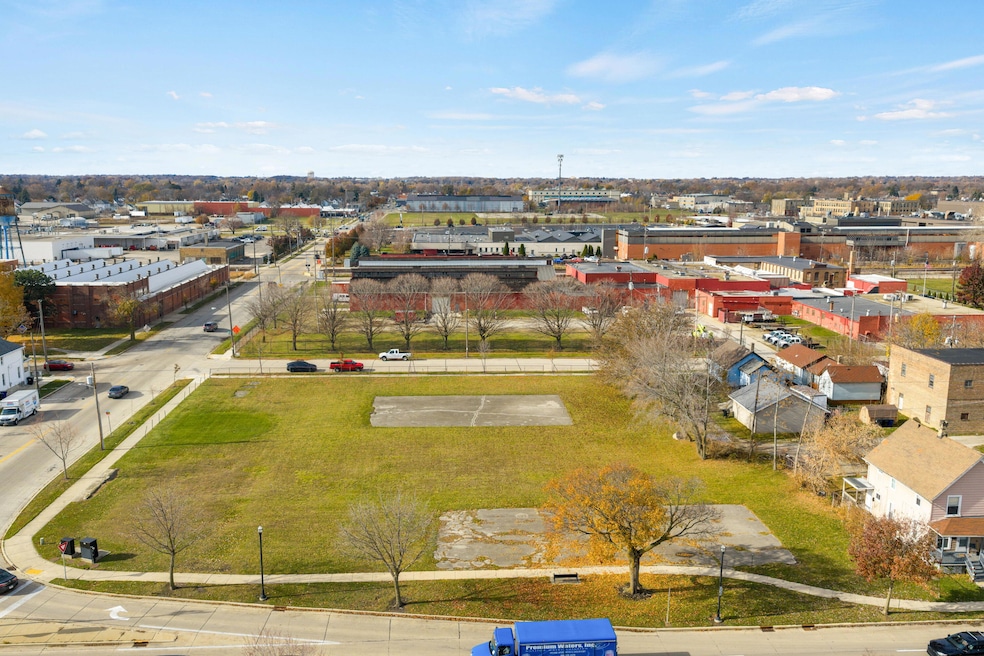 1206 De Koven Ave, Racine, WI 53403 - photo 1