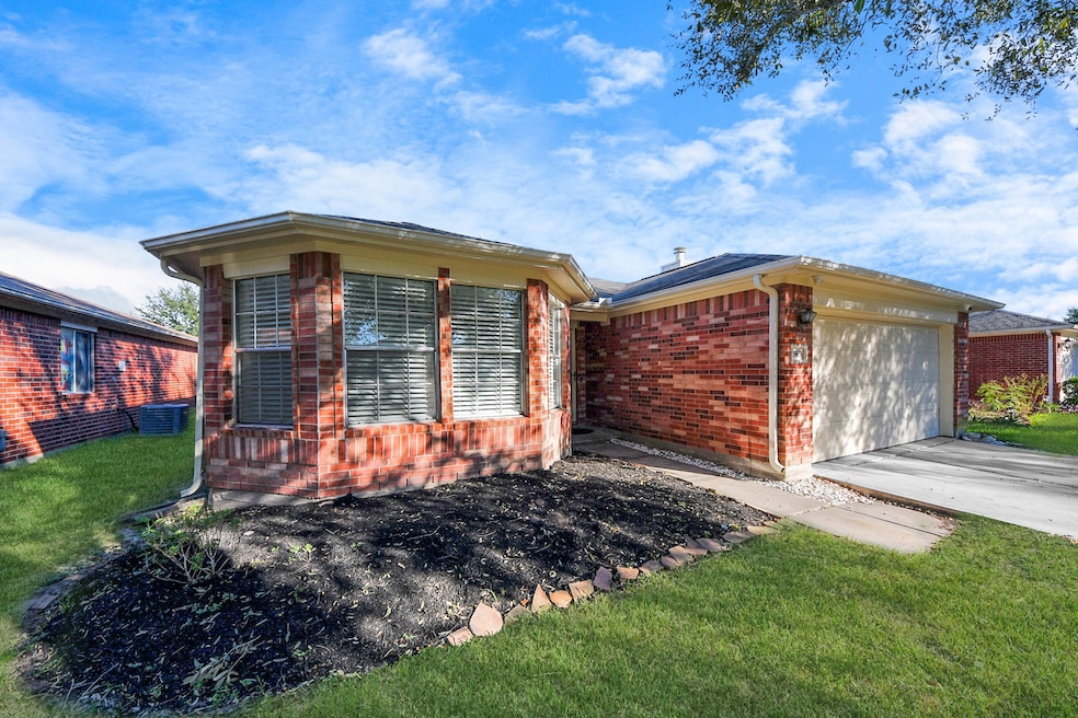 13503 Sherman Oaks Dr, Houston, TX 77085 - photo 1