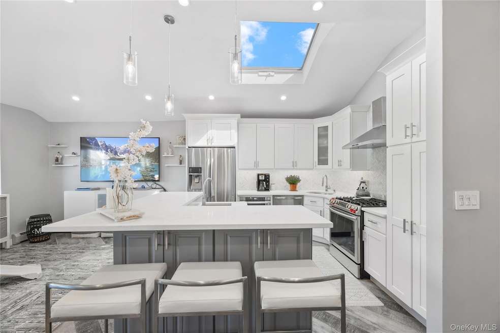 150-19 95th St unit 3, Ozone Park, NY 11417 - photo 1