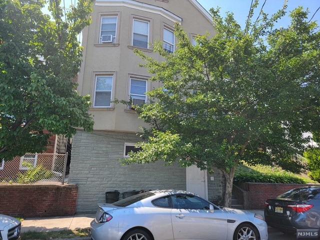 165 Corabelle Ave, Lodi, NJ 07644 - photo 1