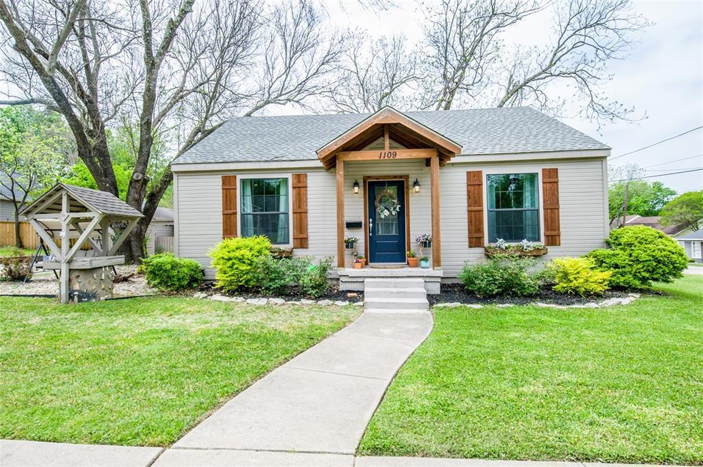 1109 N Preston St, Ennis, TX 75119 - photo 1