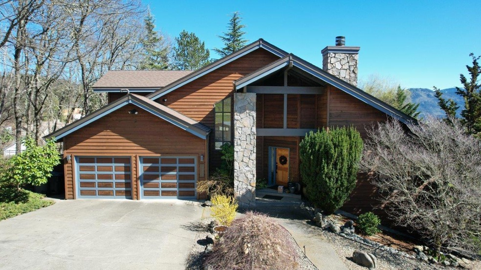 1711 NW Crescent Dr, Grants Pass, OR 97526 - photo 1