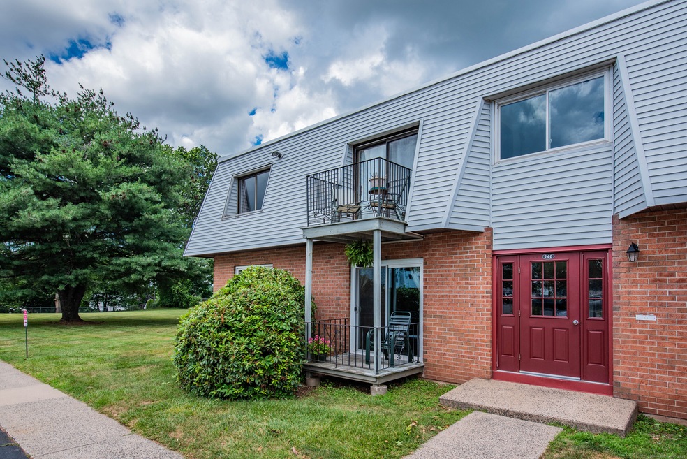 246 Richard St unit 3, Newington, CT 06111 - photo 1