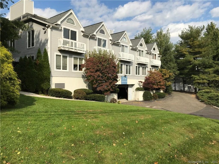 115 Flax Hill Rd unit 2, Norwalk, CT 06854 - photo 1