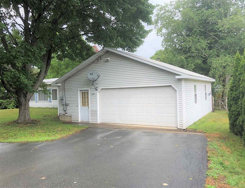 709 Old Claremont Rd, Charlestown, NH 03603 - photo 1