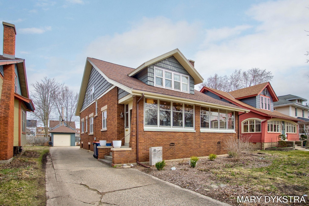 1-web-or-mls-91-w-18th-st