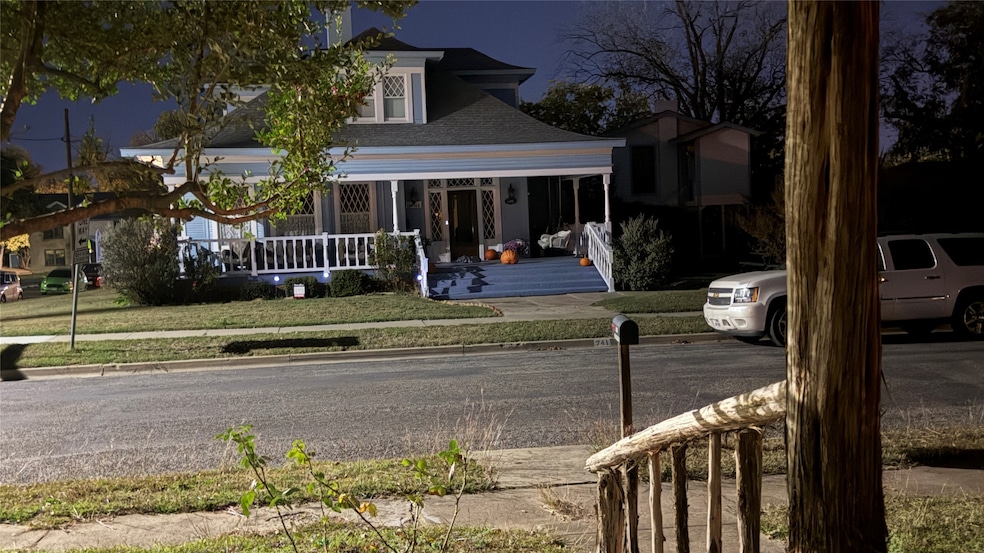 740 W College St, Stephenville, TX 76401 - photo 1