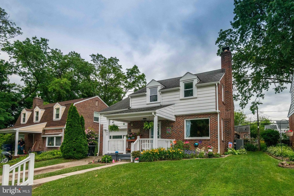 402 Lawrence Ave, Reading, PA 19609 - photo 1