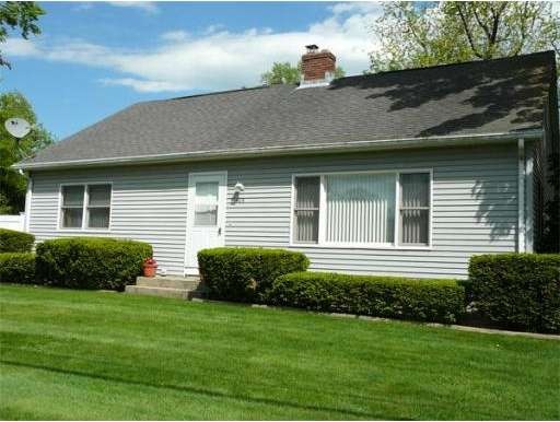 465 Chicopee St, Chicopee, MA 01013 - photo 1