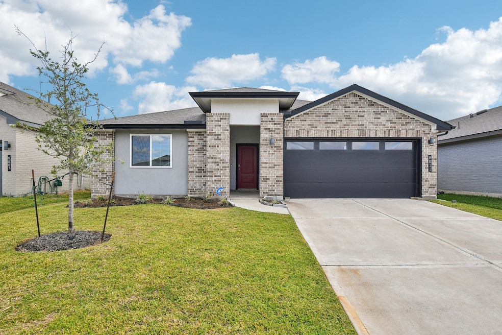 8011 House Bank Ln, Rosharon, TX 77583 - photo 1