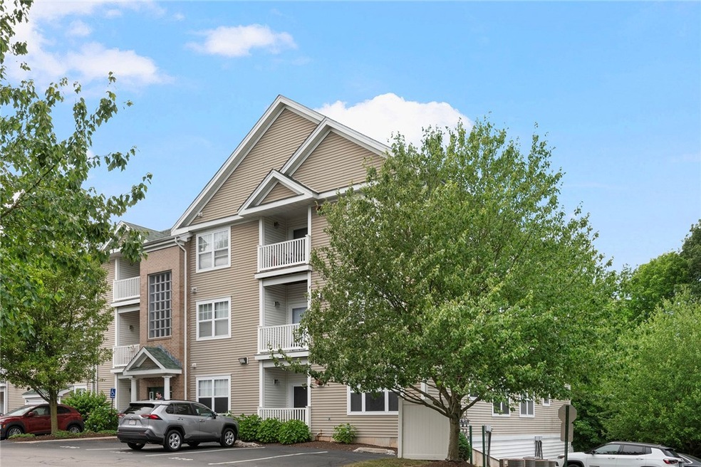 112 Mill St unit 203, Woonsocket, RI 02895 - photo 1