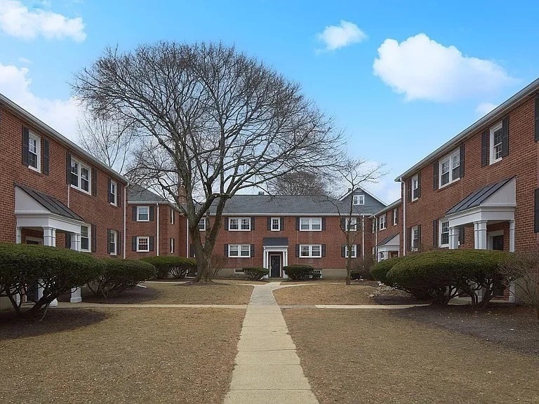 932 Massachusetts Ave unit 1, Arlington, MA 02476 - photo 1
