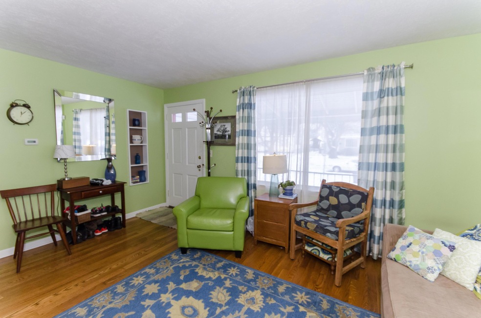 825 Wainwright Dr-8