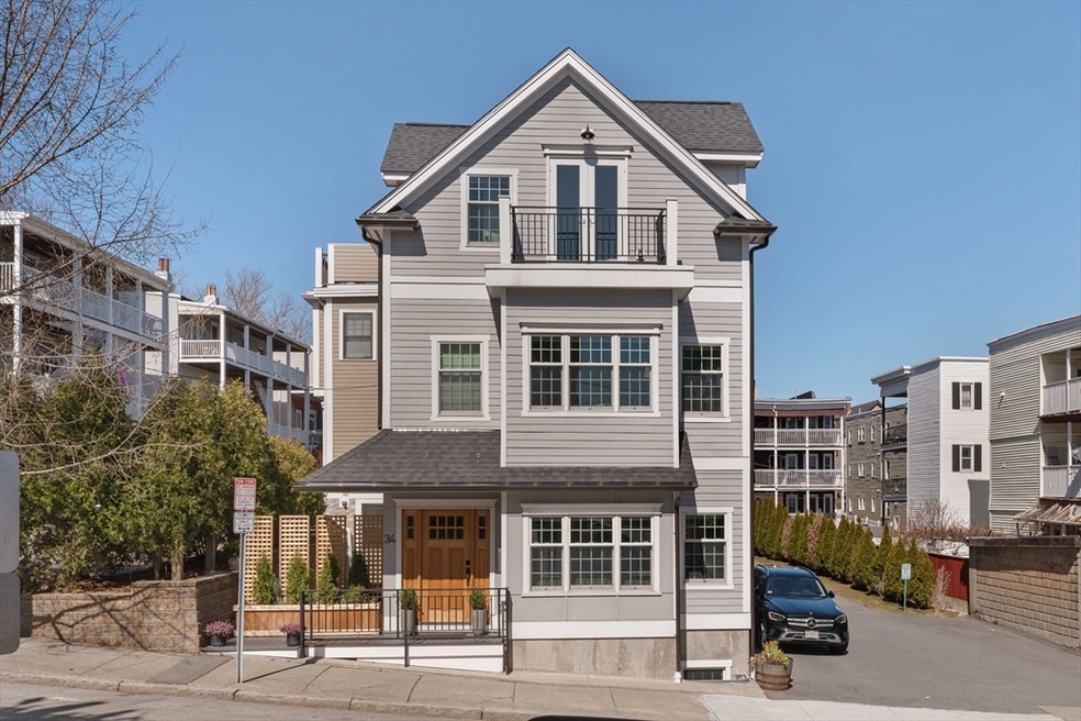 Sold $1,275,000 • Co-Listing Agent