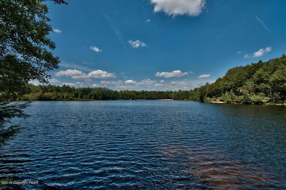 2452 Overlook Ln, Pocono Pines, PA 18350 - photo 1