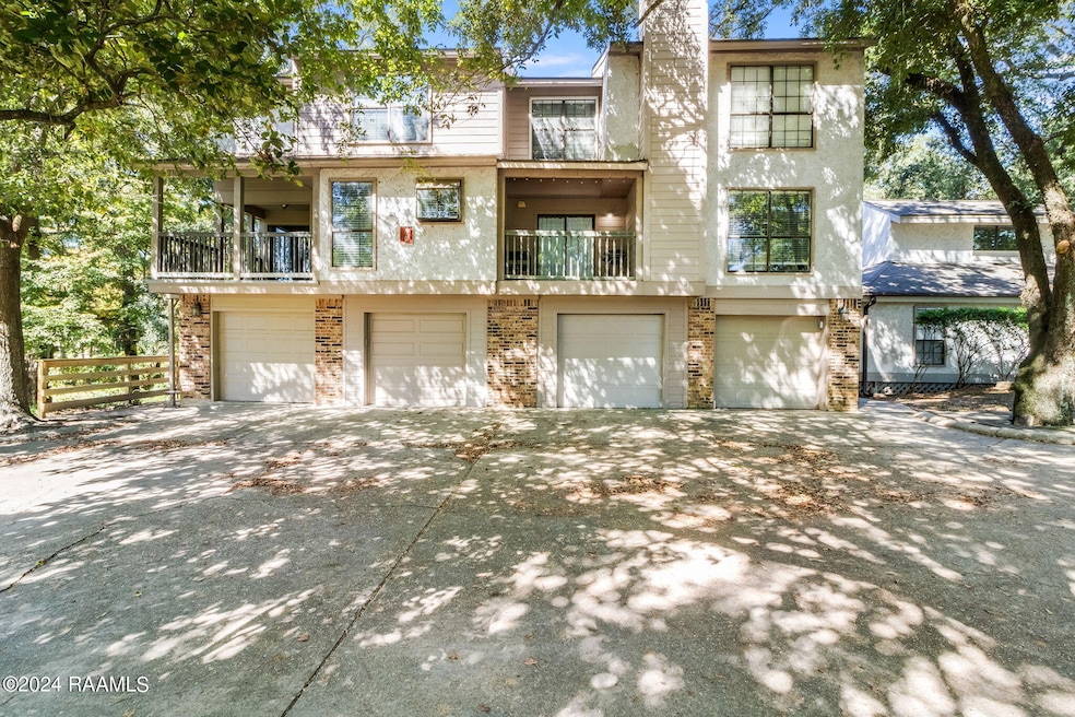 1-web-or-mls-1400 E Bayou Pkwy-20