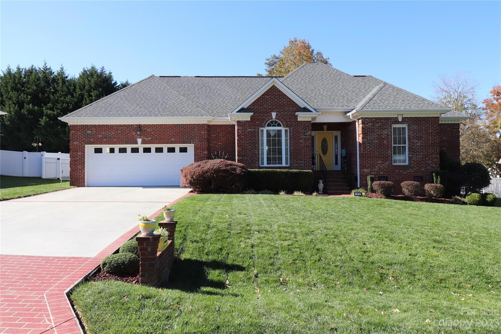 1605 Eden Glen Dr, Dallas, NC 28034 - photo 1