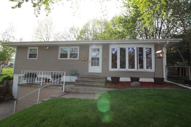 1648 10th St NW, Cedar Rapids, IA 52405 - photo 1