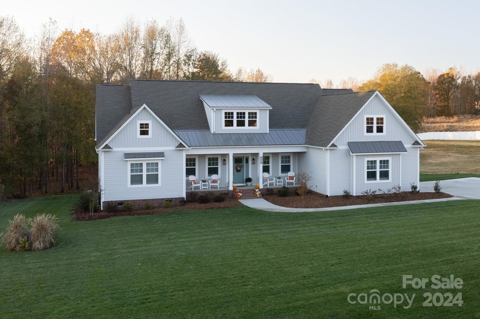 501 Edmunds Ln, Clover, SC 29710 - photo 1