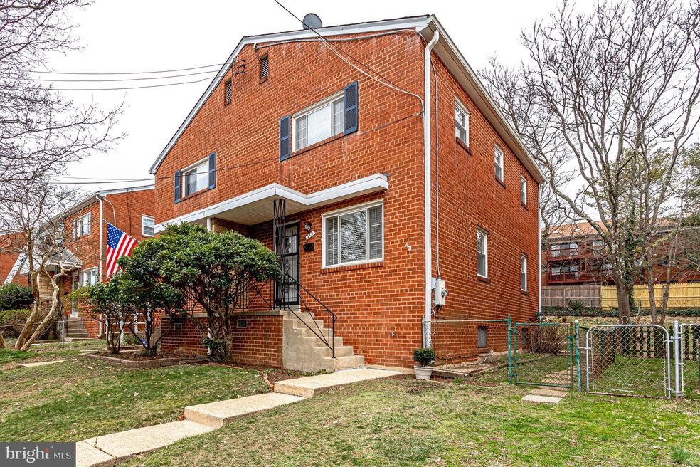 210 W Taylor Run Pkwy, Alexandria, VA 22314 - photo 1