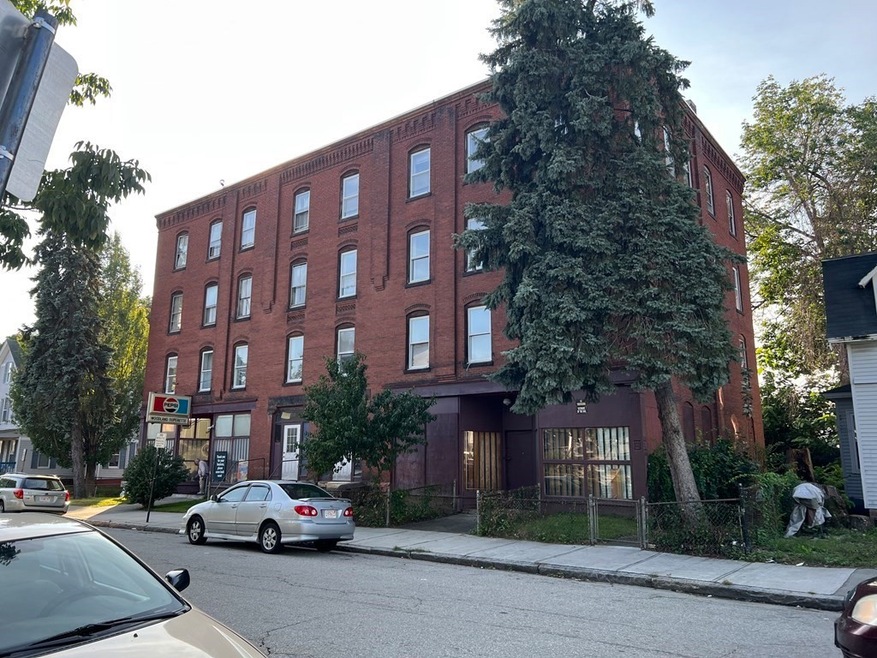 24 Woodland St, Worcester, MA 01610 - photo 1