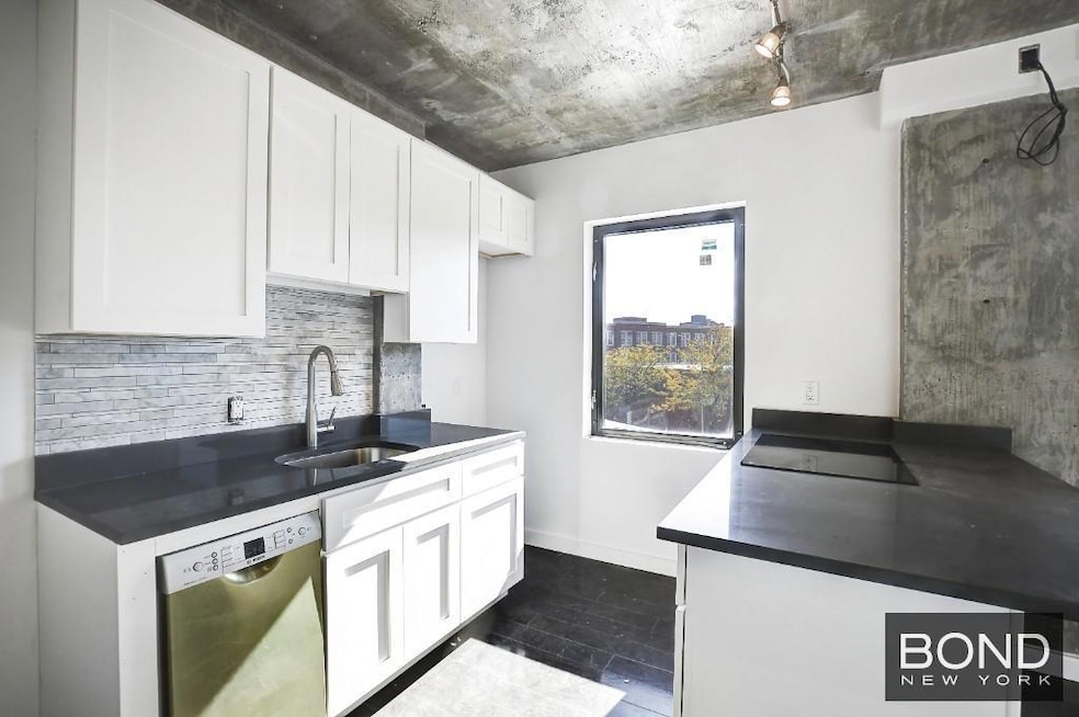 12-02 Astoria Blvd unit 3B, Astoria, NY 11102 - photo 1