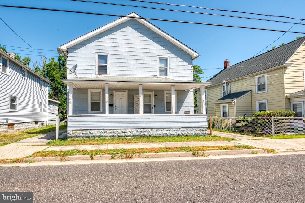 227 W Buck St, Paulsboro, NJ 08066 - photo 1