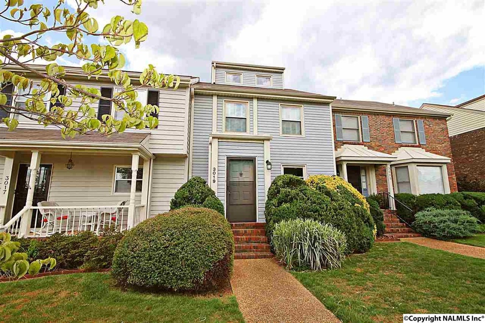 COMPLETELY UPDATED 3 BEDROOM, 2.5 BATH TOWNHOUSE IN CHARMING BELLECHASE SUBDIVISION!