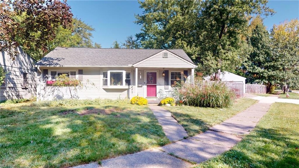 View of front of house featuring a front yard
