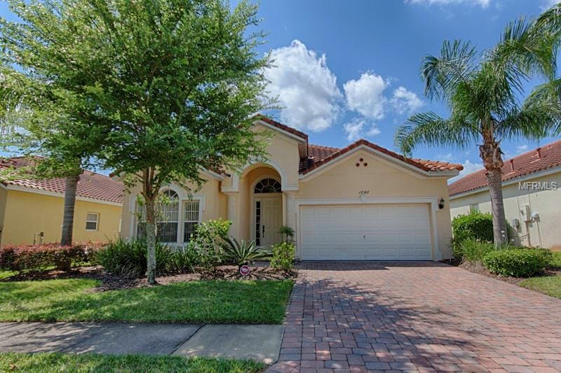 SINGLE STORY POOL HOME!