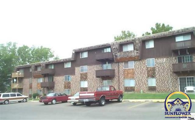 2324 SW Briarwood Plaza unit 204F, Topeka, KS 66611 - photo 1