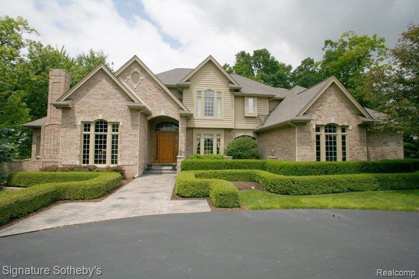 Majestic Manors