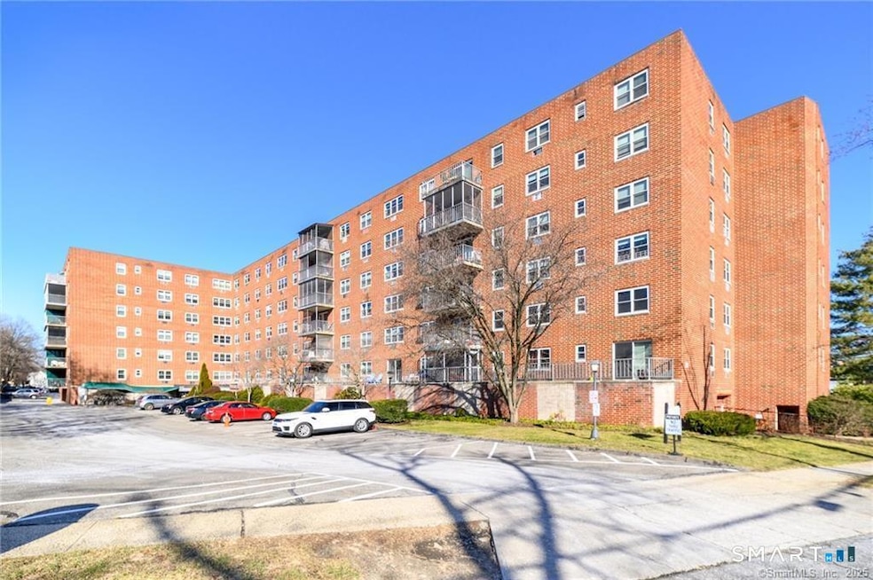 Hyde Park unit 3P, Stamford, CT 06907 - photo 1