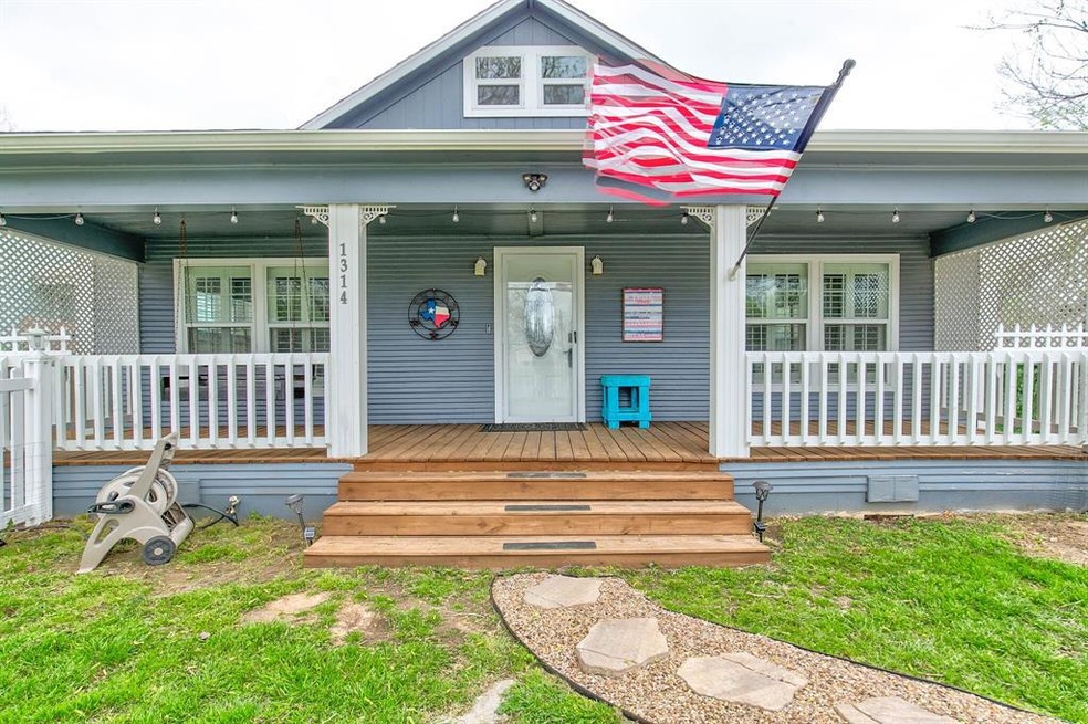 1314 N Anglin St, Cleburne, TX 76031 - photo 1