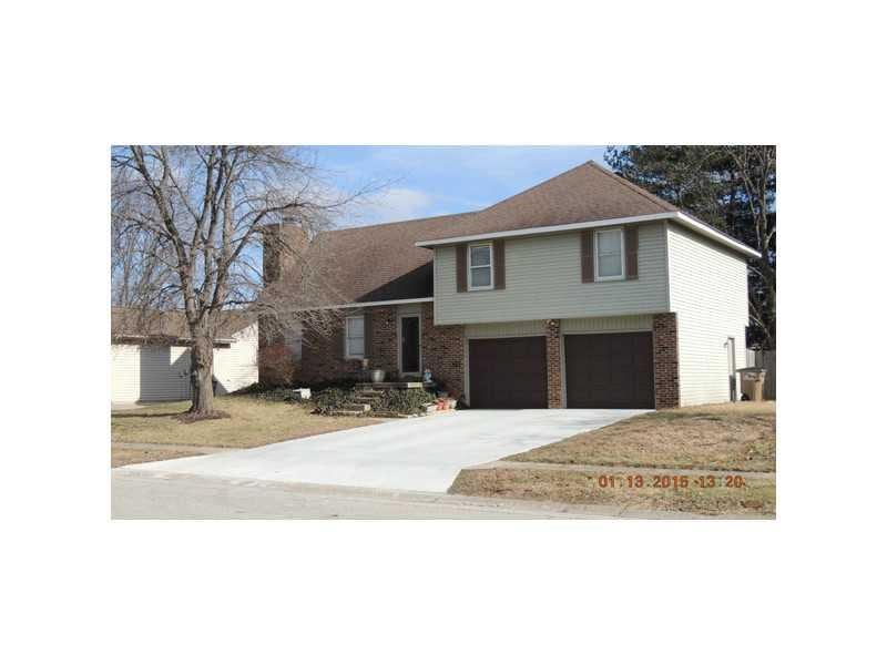 3013 Fox Pointe Dr, Columbus, IN 47203 - photo 1